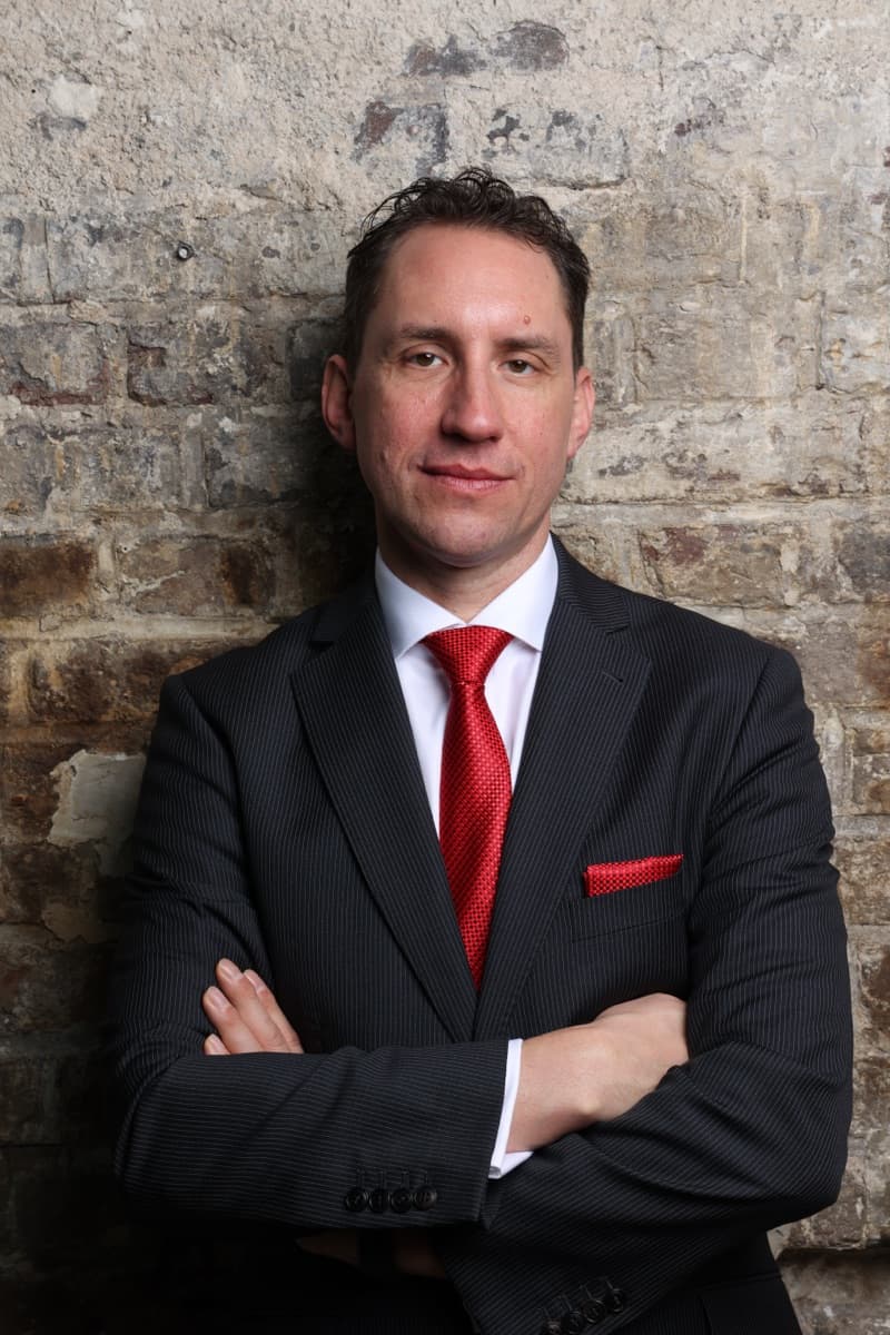 Sascha - CO-FOUNDER | CHIEF LEGAL ARCHITECT & CHIEF STRATEGY OFFICER